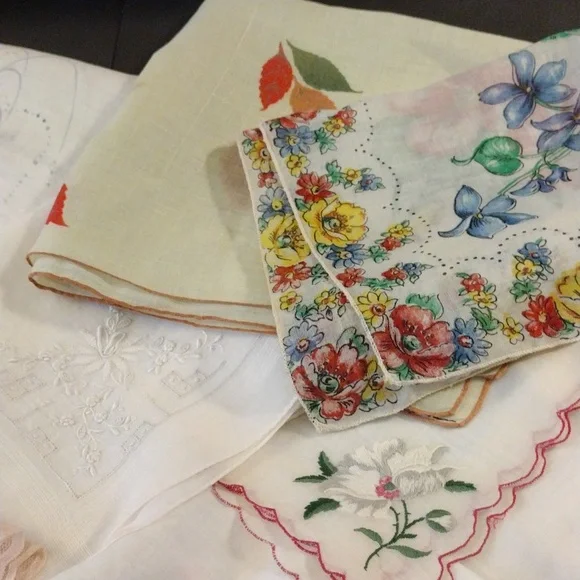Vintage Hankies - Picture 5 of 6